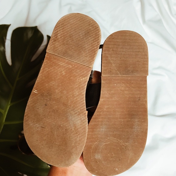 Old Navy Toddler Vegan Leather Sandal - Picture 3 of 4